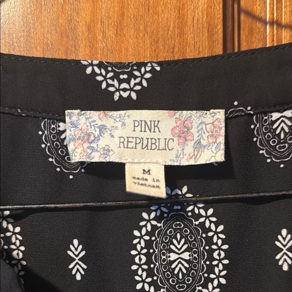 Pink Republic Black and White Relaxed Blouse with Mandarin Collar - Picture 2 of 3